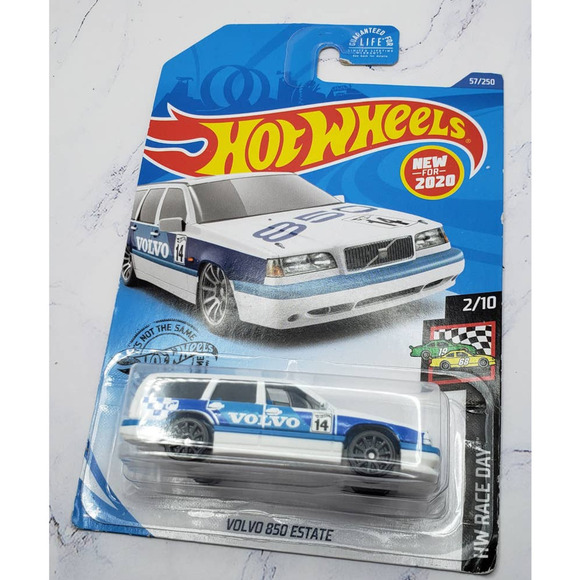 Hot Wheels 2020 HW Race Day 2/10 White Volvo 850 Estate With Black 10sp Wheels - Picture 2 of 8